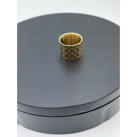 Michael Kors Gold Plated‎ Pave
Monogram Heritage Band Barrel Cigar Ring size 7 - Picture 3 of 10